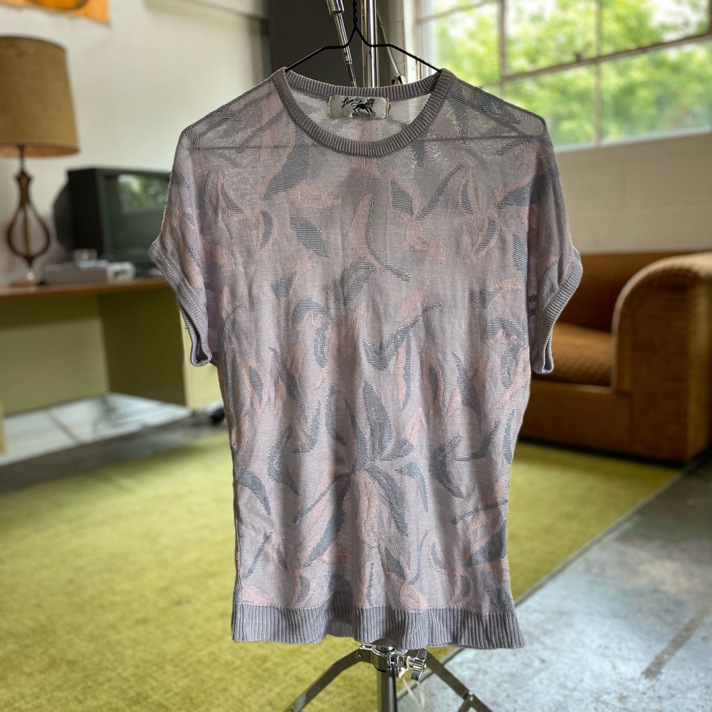 Vintage - Lion Brand - Women’s Floral Knit Short Sleeve, pearlescent weave